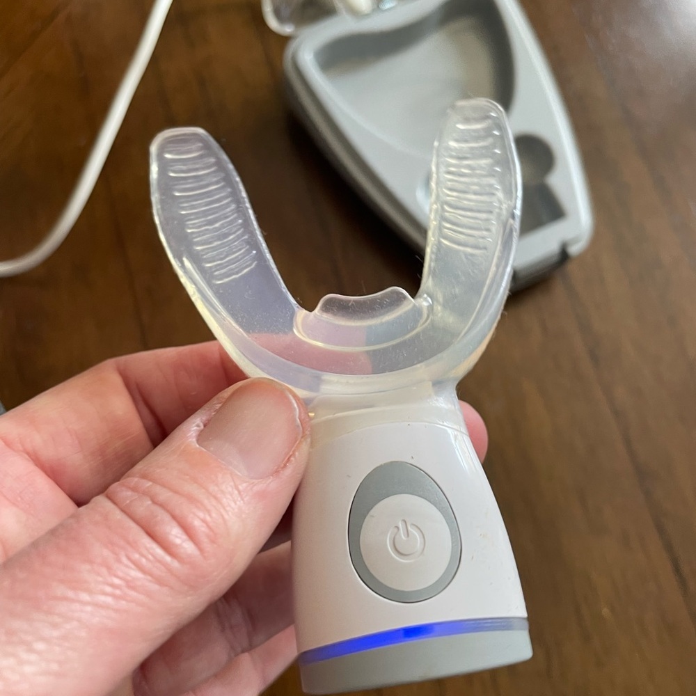 AcceleDent Aura | Accelerated Orthodontic Device - Picture 4 of 8